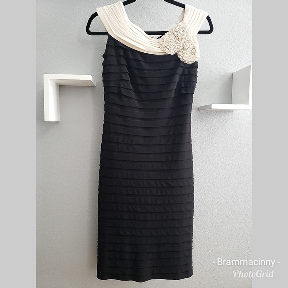 Adrianna Papell Dresses & Skirts - Adrianna Papell Black Cocktail Midi Dress